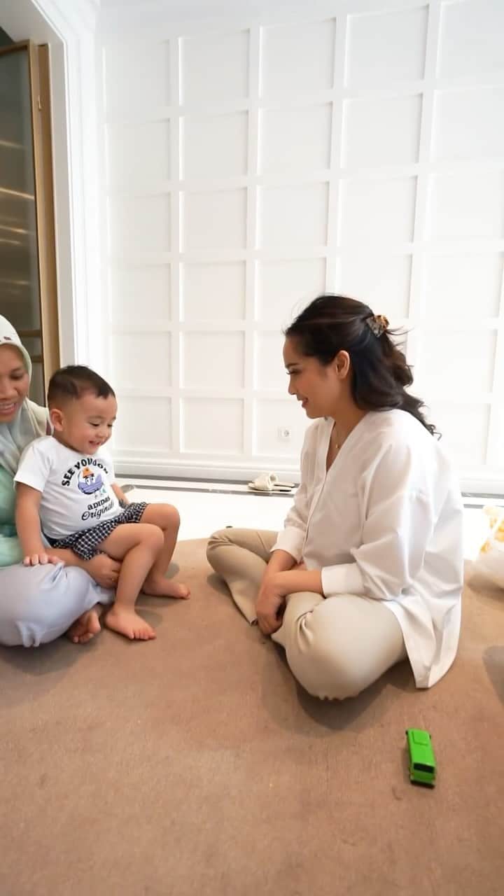 Raffi Ahmadさんのインスタグラム動画 - (Raffi AhmadInstagram)「Abis shooting langsung ...