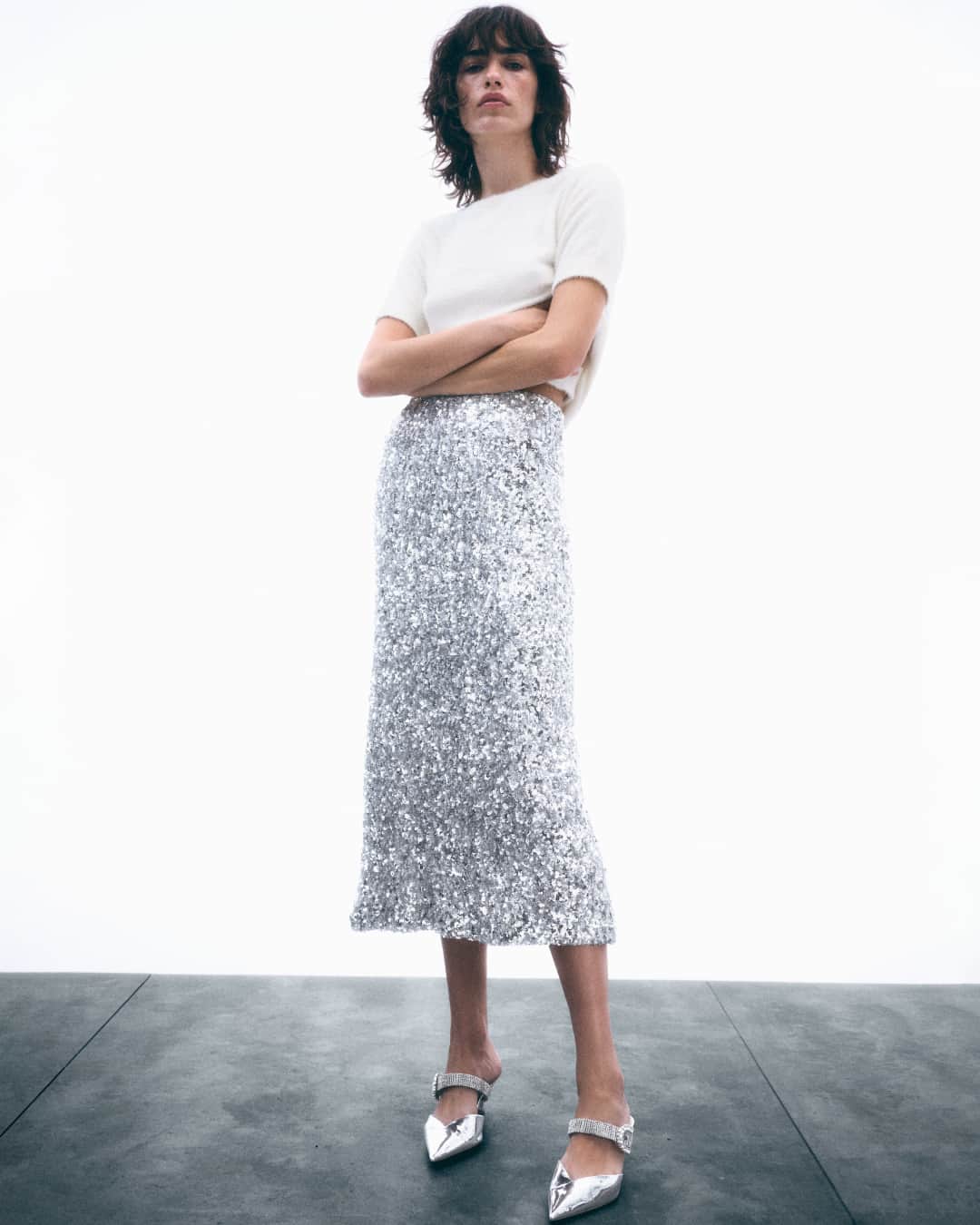 MANGOさんのインスタグラム写真 - (MANGOInstagram)「Sequins, sequins and more sequins is the mantra for your upcoming outings ✨ Discover our new party collection, at mango.com. ⁣ Sweater: 57009095 Skirt: 57069104 ⁣ Shoes: 67050292 #MangoWoman」10月30日 21時00分 - mango