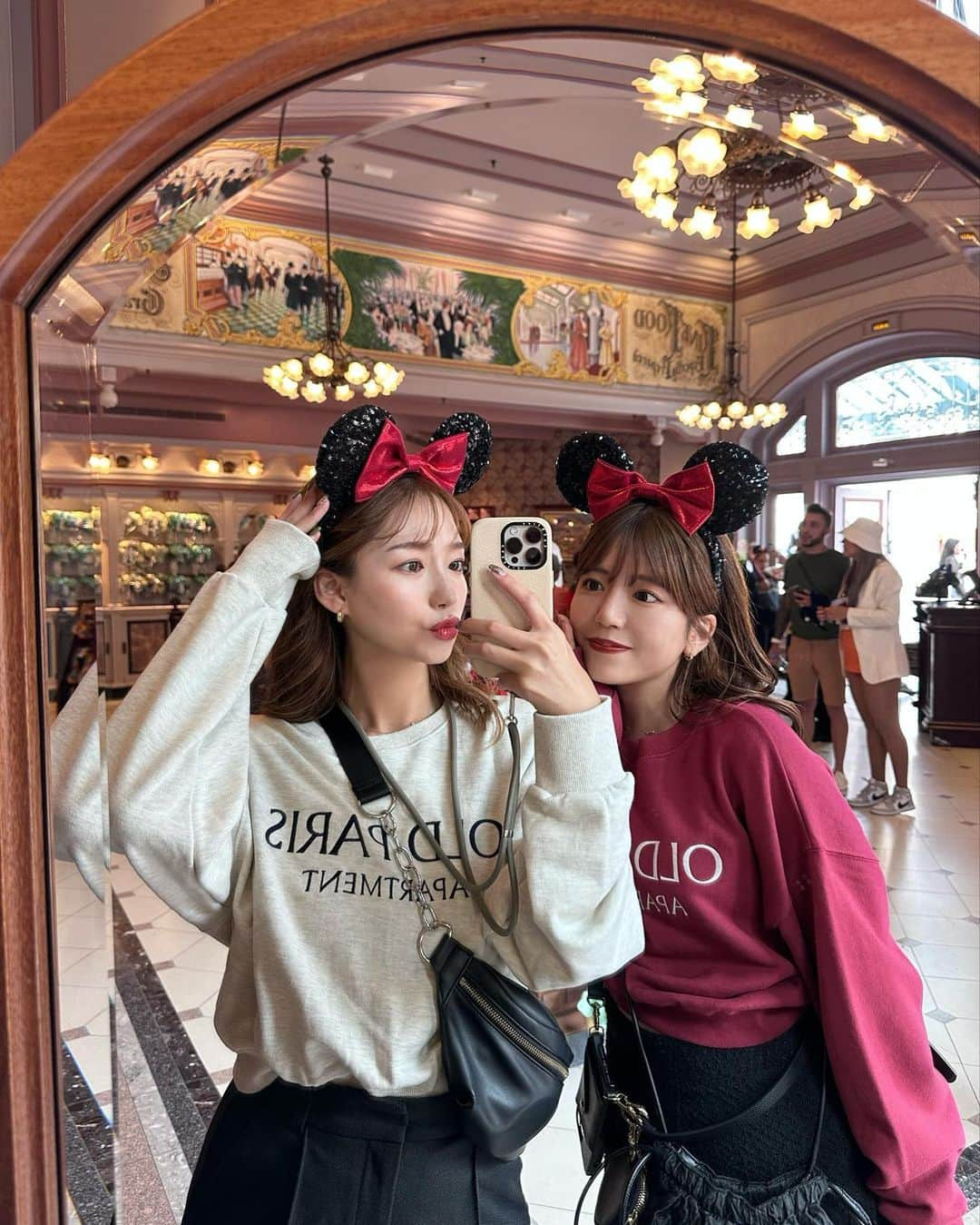 YUKIKOさんのインスタグラム写真 - (YUKIKOInstagram)「. Disneyland Paris 🇫🇷🐭🎀 雰囲気も可愛くてパレードにも癒された🤍 ハイパースペースマウンテンに乗ったんだけど ハイパーが付いてて納得の激しさだった🤣🤣 めっちゃ怖面白かった🤣✨  Disneyコーデは @cheme.official のトレーナーを 色違いで着たよ🫶🏻♥️  #disneyland #disneylandparis #paris #ディズニーランド #ディズニーランドパリ #パリ #フランス #ヨーロッパ周遊」10月30日 21時01分 - 128yukinco