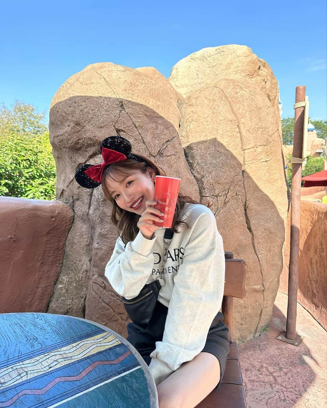 YUKIKOさんのインスタグラム写真 - (YUKIKOInstagram)「. Disneyland Paris 🇫🇷🐭🎀 雰囲気も可愛くてパレードにも癒された🤍 ハイパースペースマウンテンに乗ったんだけど ハイパーが付いてて納得の激しさだった🤣🤣 めっちゃ怖面白かった🤣✨  Disneyコーデは @cheme.official のトレーナーを 色違いで着たよ🫶🏻♥️  #disneyland #disneylandparis #paris #ディズニーランド #ディズニーランドパリ #パリ #フランス #ヨーロッパ周遊」10月30日 21時01分 - 128yukinco