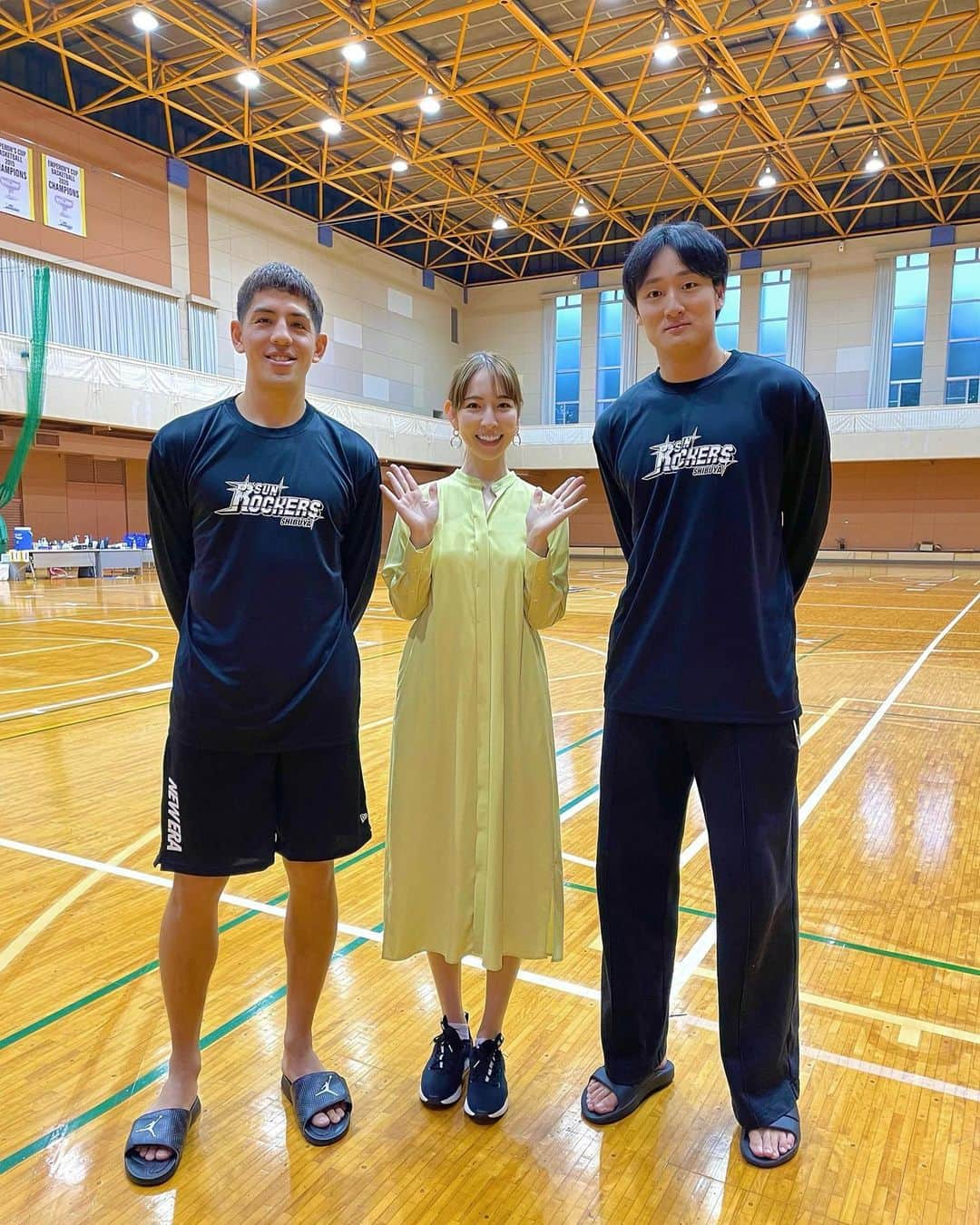 今井麻椰さんのインスタグラム写真 - (今井麻椰Instagram)「サンロッカーズ渋谷の仲良し先輩後輩🏀 #田中大貴 選手× #ベンドラメ礼生 選手の対談インタビュー☺️  小島元基選手のおもしろコメントも！笑 学生時代の話から真面目な話まで！  B.WEEK!!ならではのゆるいトークをご覧下さい💛  #Bリーグ #bleague #サンロッカーズ渋谷 #sr渋谷 #東海大学 #バスケットLIVE #b_week」10月30日 21時11分 - maya_imai_124