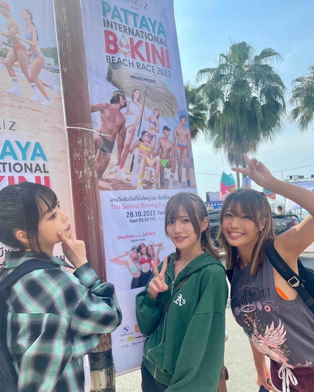 河路由希子さんのインスタグラム写真 - (河路由希子Instagram)「PATAYA BIKINI BEACH RACE 2023 sherbetがアンバサダーを務めさせて頂きました✨️ 3人でまたタイに呼んでもらえてとっても嬉しい🥳  砂浜5kmをりなさんと挑戦してみたっ！ タイはバリバリ暑かったし DJパフォーマンスの前なのに 前髪なくなってメイクもなくなって負けず嫌いや環境により、途中で棄権することも出来ず、暗くなって途方もなくゴールは遠くて、、 でもりなさんと頑張って根性で走りきることが出来ました😇  案の定走り終わった次の瞬間には足が痛すぎたけど達成感が半端なくて最高の思い出になりました♥️ 完走メダル貰えて余計に嬉しかった！ まだまだ頑張れるって思ったけど とりあえず帰国して仕事終わってピーク達してるのでゆっくり休みます😴🐑  応援してくれた皆さんありがとうございました☺🙏 ほんとに力になった！！！  チェキ購入してくれた方もありがとうございました♡ おうちに届くの待っててね☆」10月30日 21時11分 - kawajiyukiko