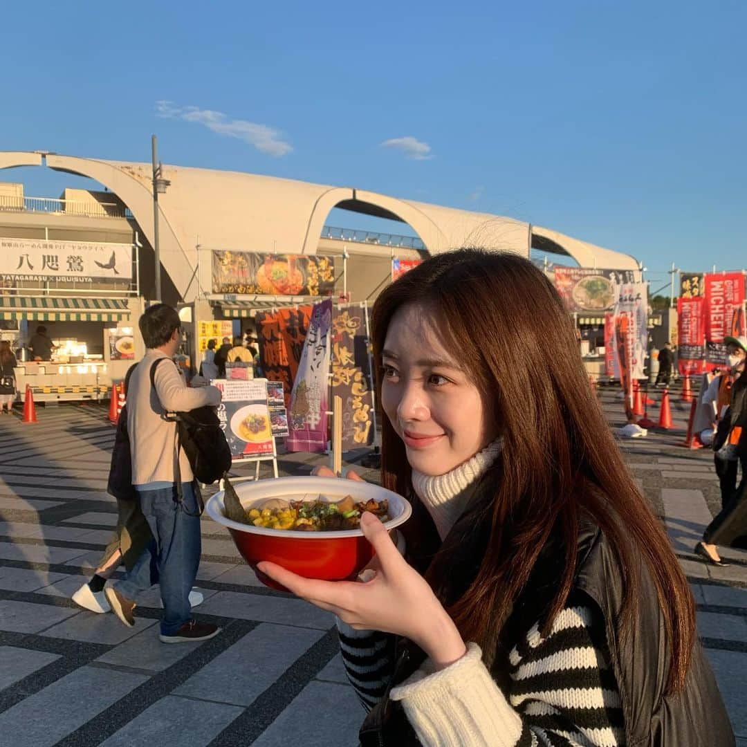 白川蘭珠のインスタグラム：「.  念願のラーメンフェスタ🍜  ラーメンいっぱい幸せすぎた♡」