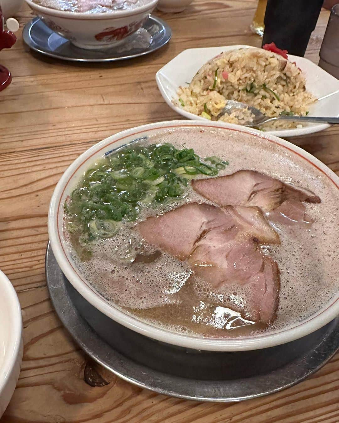 吉竹美聡さんのインスタグラム写真 - (吉竹美聡Instagram)「🏯Kumamoto🚃Fukuoka♥️ 立派な熊本城に銀杏の木 長い年月いろんな景色を見てきたんだろうなと感じる重厚感がすごかった🗺️🧳 太宰府にも参拝する事ができて、たくさん歩いてたくさん美味しいグルメにも出会いました🍣🍜🥟 九州また行きたい♥️！  #熊本#福岡#太宰府#熊本城」10月30日 21時12分 - misatoy