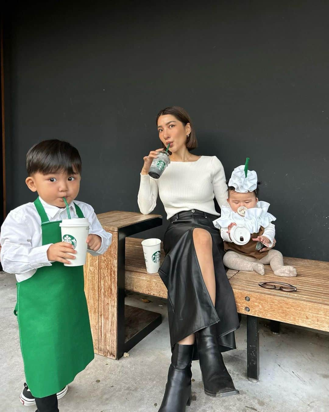 HARUEさんのインスタグラム写真 - (HARUEInstagram)「Happy starbucks🎃  世界で１番かわいいスターバックス🫣💕  #starbucks  #halloween #halloweencostume」10月30日 21時12分 - harue0104