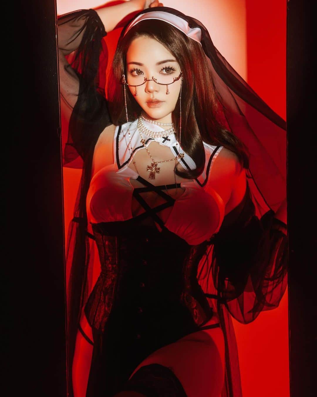 YingTzeのインスタグラム：「Kneel and Confess ✨🧎🏻‍♀️  My confession is … I haven’t been doing any photoshoot for the past 2 weeks ! Been taking care of my frail health 🤣  Nun IV is Set D for October ! 30 HD photos and 12 Selfies 💖✨ Last day is tomorrow ~ link in bio !  📸 @prestonles.ig  Studio @peoplegraphy」