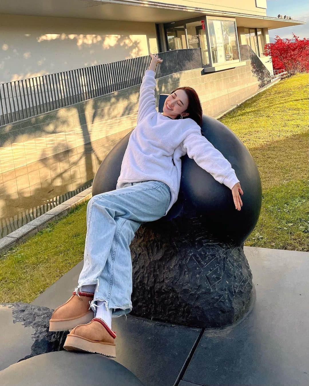 celia_azumaのインスタグラム：「5o’clock somewhere 🍁🌅🧸  #fyp #dayoff #uggseason #ugg #tazz #uggtazz #uggsboots #uggboots  #fff #f4follow #followforfollowback #f4f4f4  #me #ootd #ootdfashion #stoneisland #stoney #stoneislandclothing #stoneislandtalk #stoneislandindonesia #stonegirls #ootdstyle  #iwate #morioka」