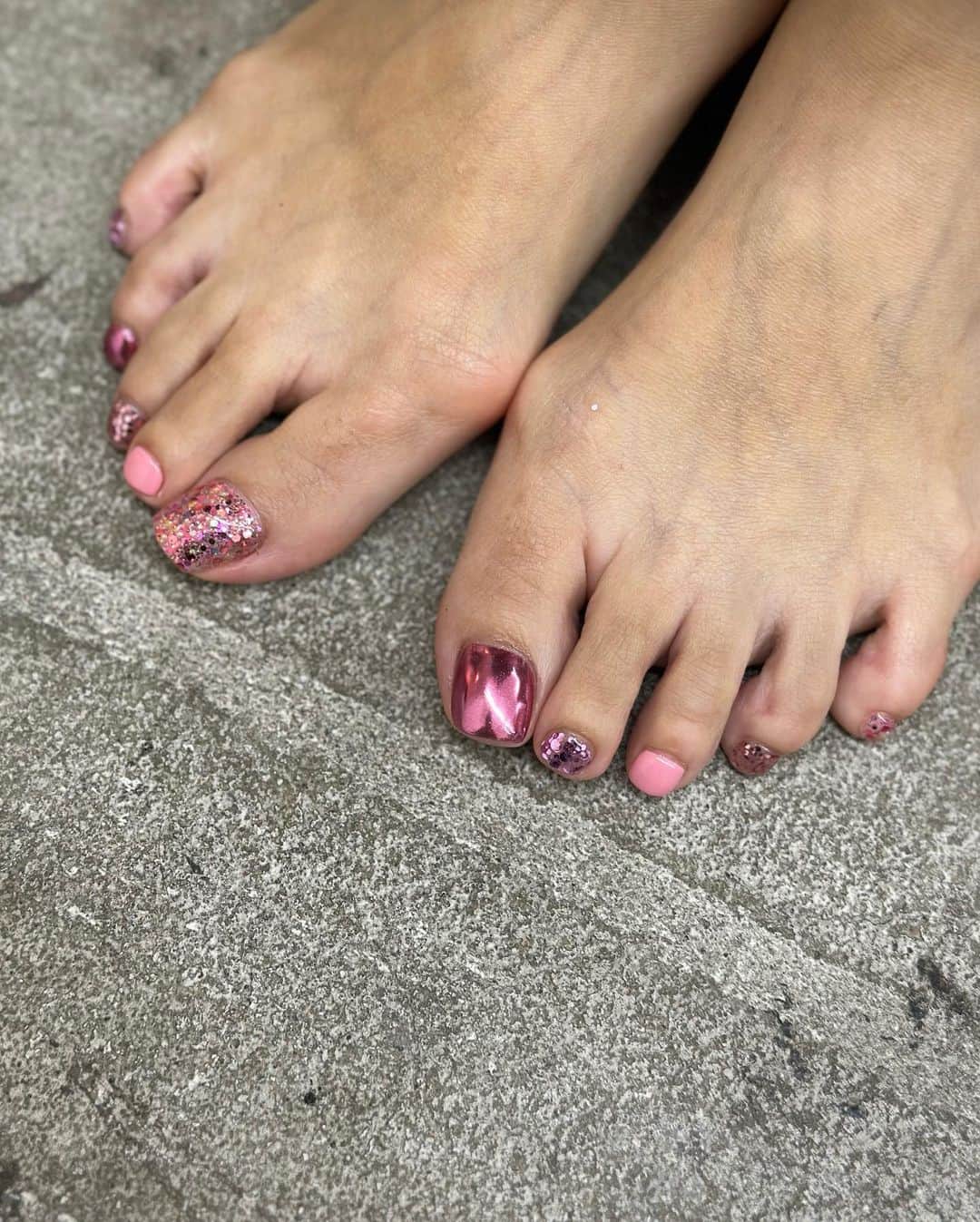 松山かなこさんのインスタグラム写真 - (松山かなこInstagram)「最近のfoot nails🦶  @beborn_tokyo  #nail #nails #naildesign #footnail #pedicure #beborn」10月30日 21時27分 - kanakonaimen