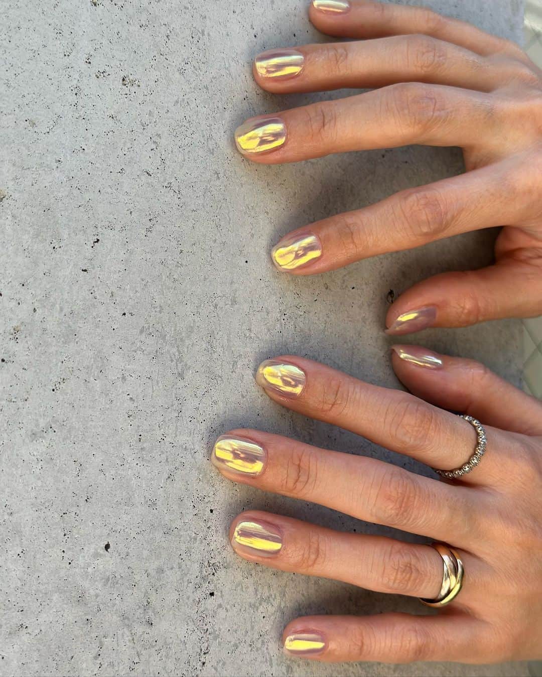 松山かなこのインスタグラム：「💛💛💛  @beborn_tokyo  #nail #nails #naildesign #beborn #ミラーネイル」