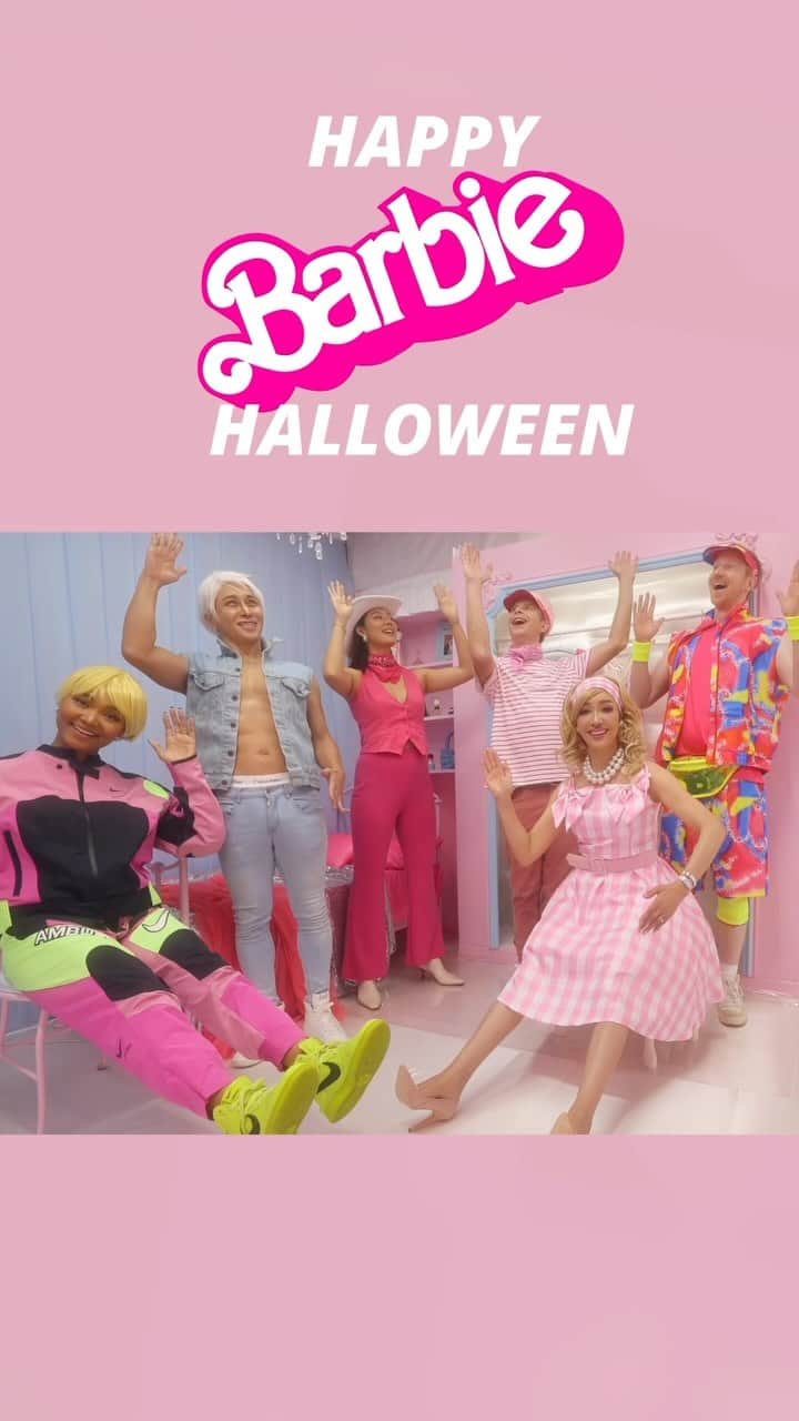 アンミカのインスタグラム：「🎃 ハッピーハロウィン！バービードリームスクワッドからお届けします！ 👸🎩 バービー3人とケン3人でプラスチックのファンタジーをお楽しみ中です。 💖  Hi Barbie! Hi Ken! Full on Barbie Halloween night with the Barbie Dream Squad! #HappyHalloween #BarbieDreamSquad #ハッピーハロウィン #バービードリームスクワッド」