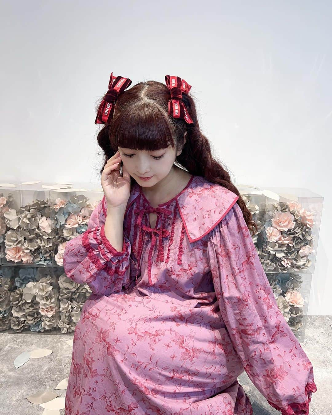 青木美沙子さんのインスタグラム写真 - (青木美沙子Instagram)「新しいブランド @alcali_official  アルカリさんのお洋服を着用させて頂きました🎀 着心地の良さやシルエットがとてもかわいい❤️ 是非是非、チェックしてみて下さいっ❣️」10月30日 21時25分 - misakoaoki