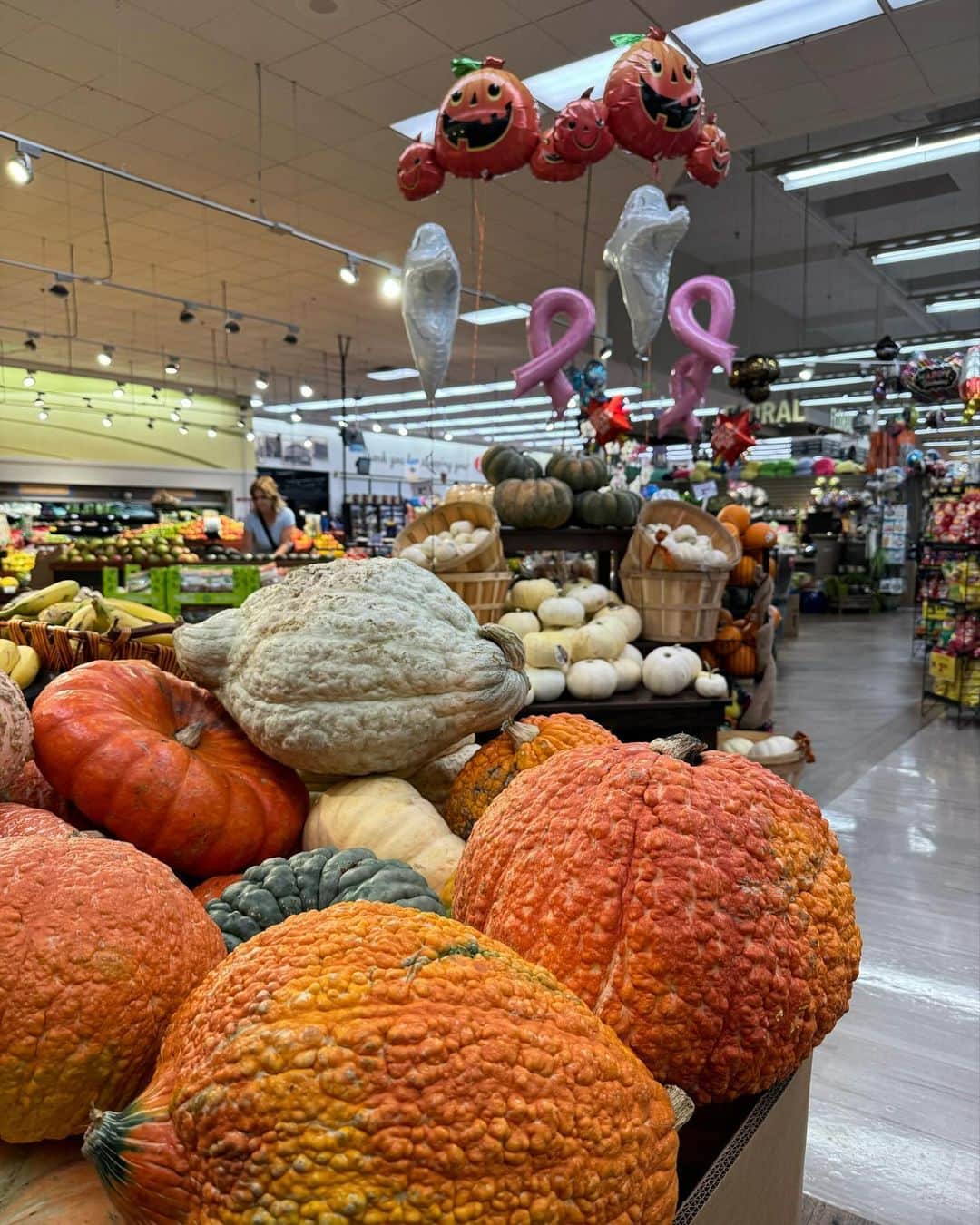 尾上彩さんのインスタグラム写真 - (尾上彩Instagram)「pumpkin carving🎃🕯 マーキングして種出してくりぬいて…！ずっとやってみたかったから嬉しかった😆 ・ ・ ・ #halloween #pumpkin #pumpkincarving #ハロウィン #ジャックオーランタン」10月30日 21時28分 - aya_onoe