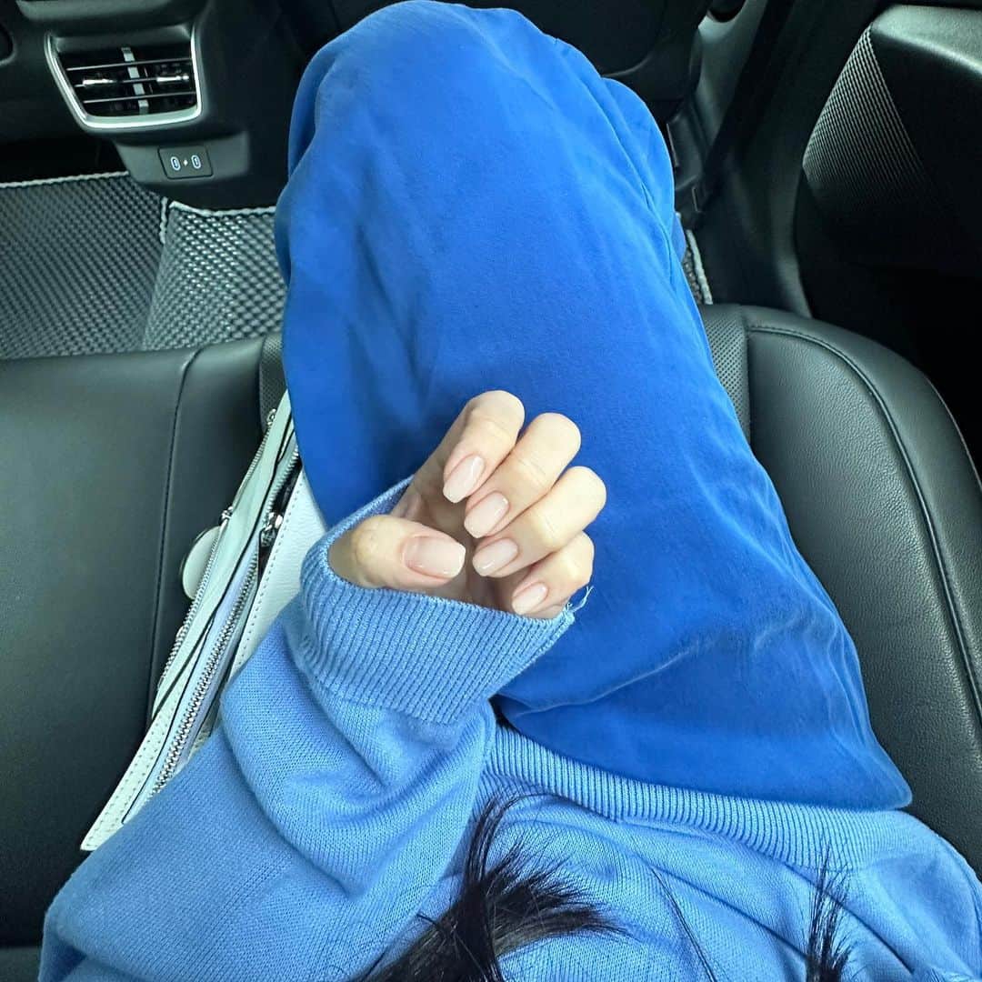 ヒョミン さんのインスタグラム写真 - (ヒョミン Instagram)「파란 바지를 보았니? 👖」10月30日 21時29分 - hyominnn