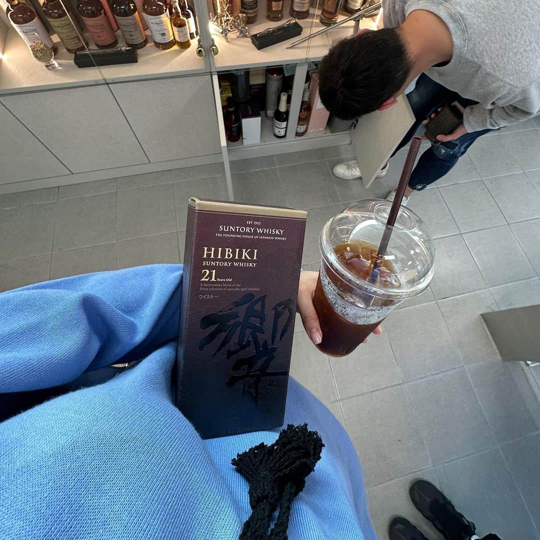 ヒョミン さんのインスタグラム写真 - (ヒョミン Instagram)「파란 바지를 보았니? 👖」10月30日 21時29分 - hyominnn