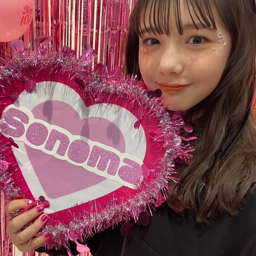 ALGY 【alternative + girly ＝ ALGY 】さんのインスタグラム写真 - (ALGY 【alternative + girly ＝ ALGY 】Instagram)「. 10th FAN MEETINGレポ💗 イベントに来てくださったみなさん、インスタライブみてくださったみなさん、本当にありがとうございました🥺♡  1部も2部もめちゃめちゃ盛り上がって楽しいイベントになりました❤️‍🔥  イベントに来れなかった方はぜひ！1部インスタライブのアーカイブをご覧ください😉  そのまちゃんの笑顔でたくさんのハッピーがあふれたイベントでした…❣️  @sonopy526 ちゃん、ありがとう！💗  2023.10.29 ALGY 10th anniversary FAN MEETING @algy_qsmallabeno   #ALGY #アルジー #fanmeeting  #ファンミ #イベント」10月30日 21時30分 - algy_official