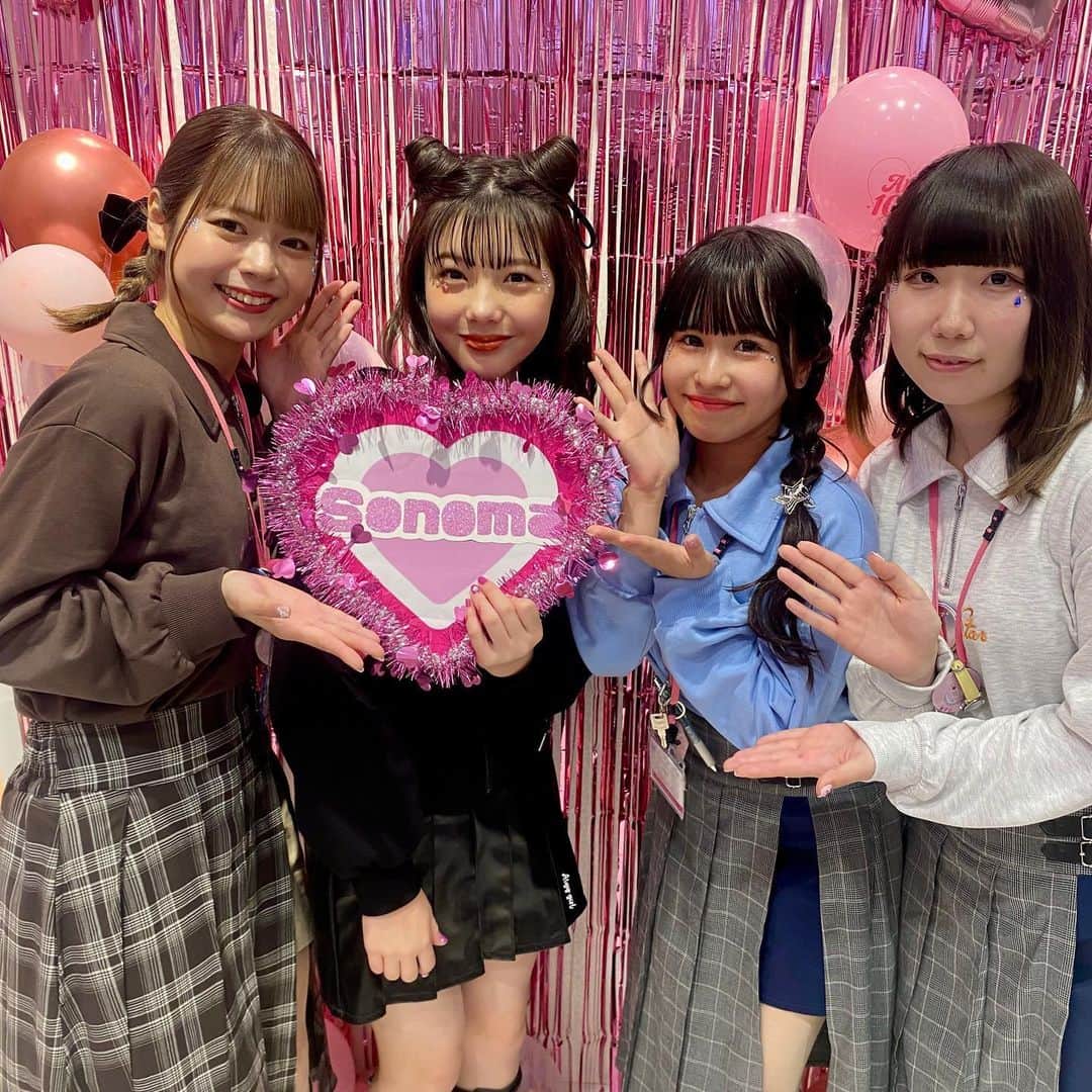 ALGY 【alternative + girly ＝ ALGY 】さんのインスタグラム写真 - (ALGY 【alternative + girly ＝ ALGY 】Instagram)「. 10th FAN MEETINGレポ💗 イベントに来てくださったみなさん、インスタライブみてくださったみなさん、本当にありがとうございました🥺♡  1部も2部もめちゃめちゃ盛り上がって楽しいイベントになりました❤️‍🔥  イベントに来れなかった方はぜひ！1部インスタライブのアーカイブをご覧ください😉  そのまちゃんの笑顔でたくさんのハッピーがあふれたイベントでした…❣️  @sonopy526 ちゃん、ありがとう！💗  2023.10.29 ALGY 10th anniversary FAN MEETING @algy_qsmallabeno   #ALGY #アルジー #fanmeeting  #ファンミ #イベント」10月30日 21時30分 - algy_official