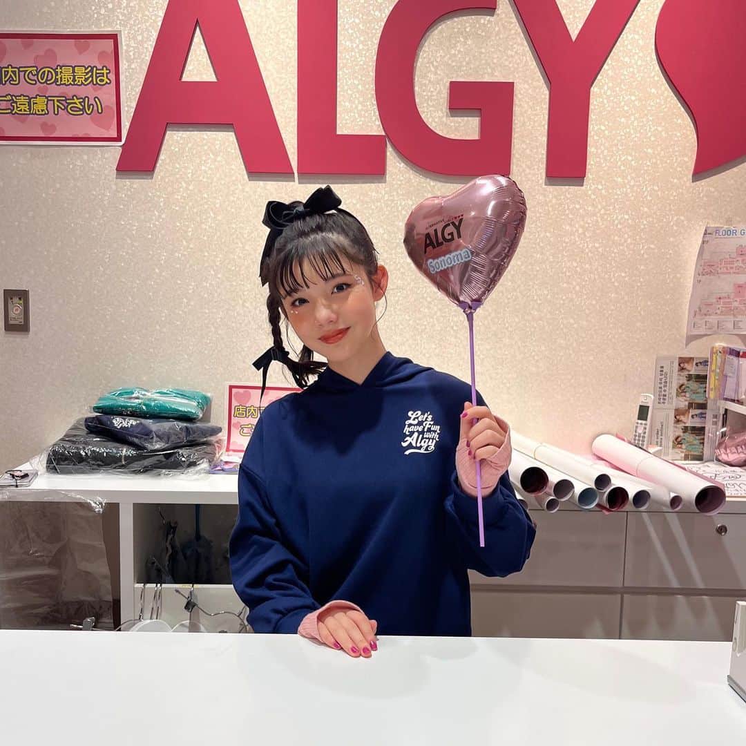 ALGY 【alternative + girly ＝ ALGY 】さんのインスタグラム写真 - (ALGY 【alternative + girly ＝ ALGY 】Instagram)「. 10th FAN MEETINGレポ💗 イベントに来てくださったみなさん、インスタライブみてくださったみなさん、本当にありがとうございました🥺♡  1部も2部もめちゃめちゃ盛り上がって楽しいイベントになりました❤️‍🔥  イベントに来れなかった方はぜひ！1部インスタライブのアーカイブをご覧ください😉  そのまちゃんの笑顔でたくさんのハッピーがあふれたイベントでした…❣️  @sonopy526 ちゃん、ありがとう！💗  2023.10.29 ALGY 10th anniversary FAN MEETING @algy_qsmallabeno   #ALGY #アルジー #fanmeeting  #ファンミ #イベント」10月30日 21時30分 - algy_official