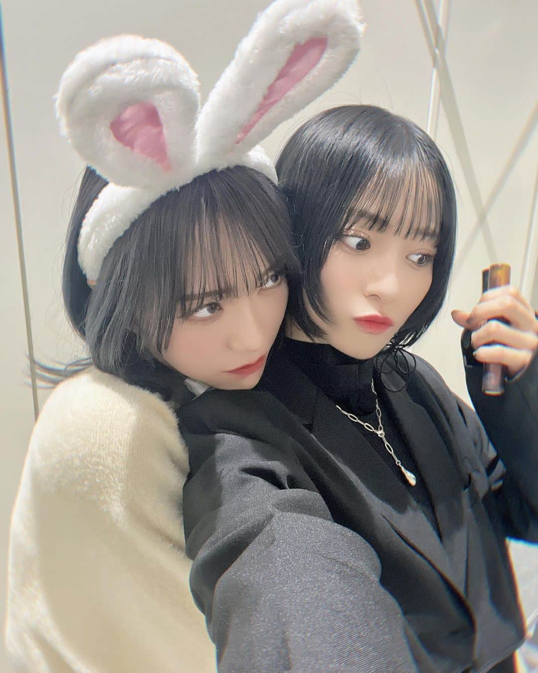 冨田菜々風さんのインスタグラム写真 - (冨田菜々風Instagram)「.  そういえば！！！対面お話し会の時にいおちゃんに会ったよ〜！写真も撮ったよ〜〜〜〜ん！！わあい！！  最後のはね、いおちゃんのお耳が暴れてってぎゃーってなってるやーーーつ🤣🤣  #イコラブ さん」10月30日 21時30分 - tomita_nanaka