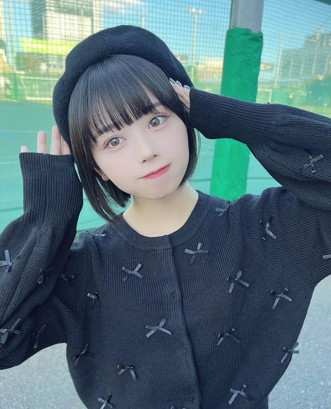 峰島こまきさんのインスタグラム写真 - (峰島こまきInstagram)「ボブ✖️ベレー帽かわいい🩶✔️  今年はたくさん帽子買ったから ヘアアレンジできない分 帽子たくさん被る〜☝🏻  いつもと違うカメラで撮ったんだけど、目指せノーマルカメラです、📷」10月30日 21時31分 - mineshima_komaki
