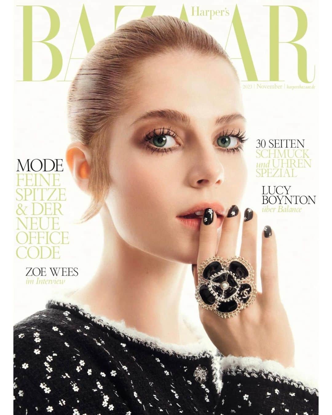 ルーシー・ボイントンのインスタグラム：「@harpersbazaargermany with @chanelofficial 🖤🤍🖤🤍 thank you @sofiaandmauro @kaimargrander @missjobaker @renatocampora @nails_by_yoko @narrativepr @mwselley @jeung.bok 🤍🖤」