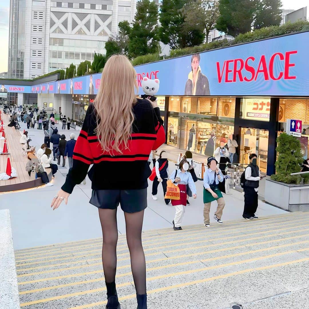 cocovanilla_chiakiのインスタグラム：「スキズちゃんオーラス最高にかっこよかった‼😭️ よっぴ達にも共有できて非常に嬉しい😍 ダンスタイムみんなうますぎて本当にダンス習いたすぎる💃  오랜만에 만났어요🥹 그들의 노래는 정말 마음에 와닿습니다❤️‍🔥 최고입니다‼️ #straykids」