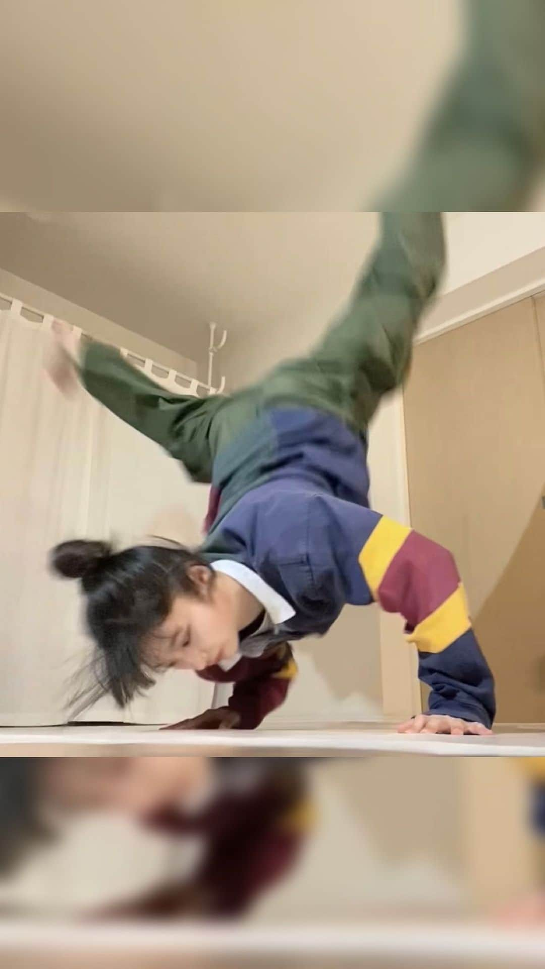 七瀬恋彩のインスタグラム：「🧸🫶🏻 #cocoa #bgirlcocoa #actress #action #artist #dancer #bgirl #breakin #breakdance #bboying #powermove #powermoves #acrobatics #hollowback #frezze #streetdance #longhair #fashion #vintagefashion #teddybear」