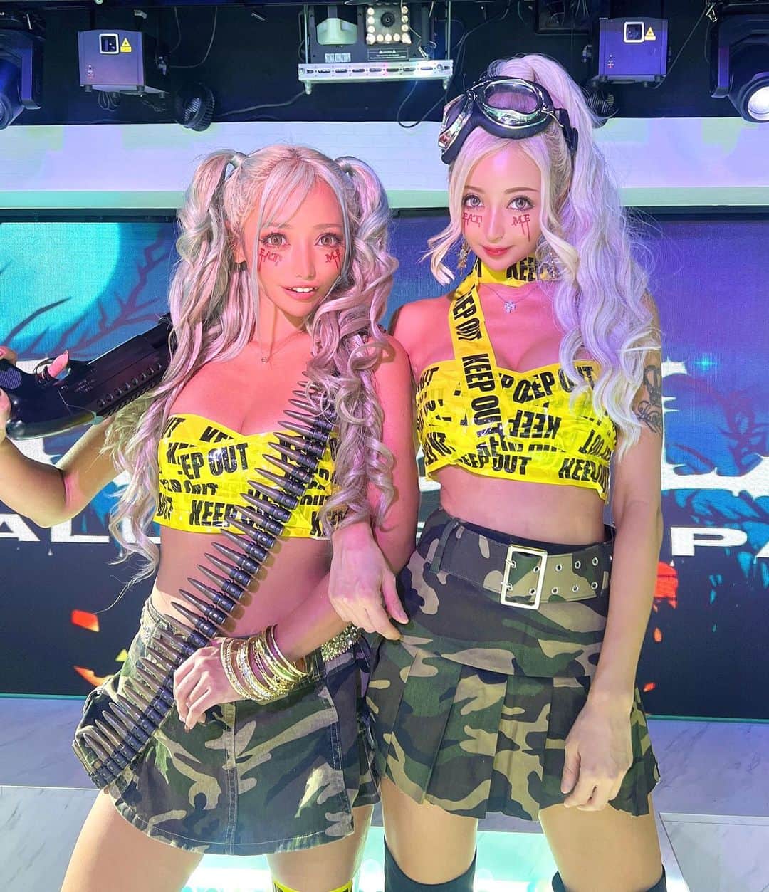 はるたむのインスタグラム：「Keep out ⚠️⚠️⚠️  @piitan335 とリンクハロウィン🎃  #ハロウィン　#ハロウィンコスプレ  #ハロウィンパーティー　#ハロウィン2023 #ギャル　#ロアロ #gal #loalo #halloween #happyhalloween」