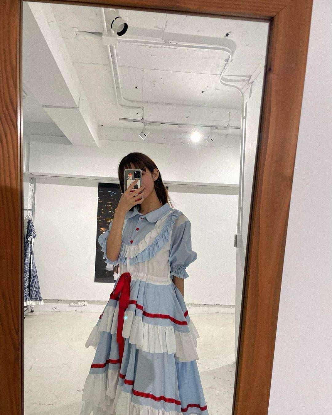 西井万理那さんのインスタグラム写真 - (西井万理那Instagram)「shabondama🫧 関係者展示会おじゃましてきた〜〜！🧡🧡 オレンジ界隈ちやんたちが着てくれてるのみると いつも心から、かわち〜〜🥲🥲×1000000てなるよ🥲  今期、わたしの推し服はこれ（理由：配色がドラだから）」10月30日 21時53分 - namahamu0822