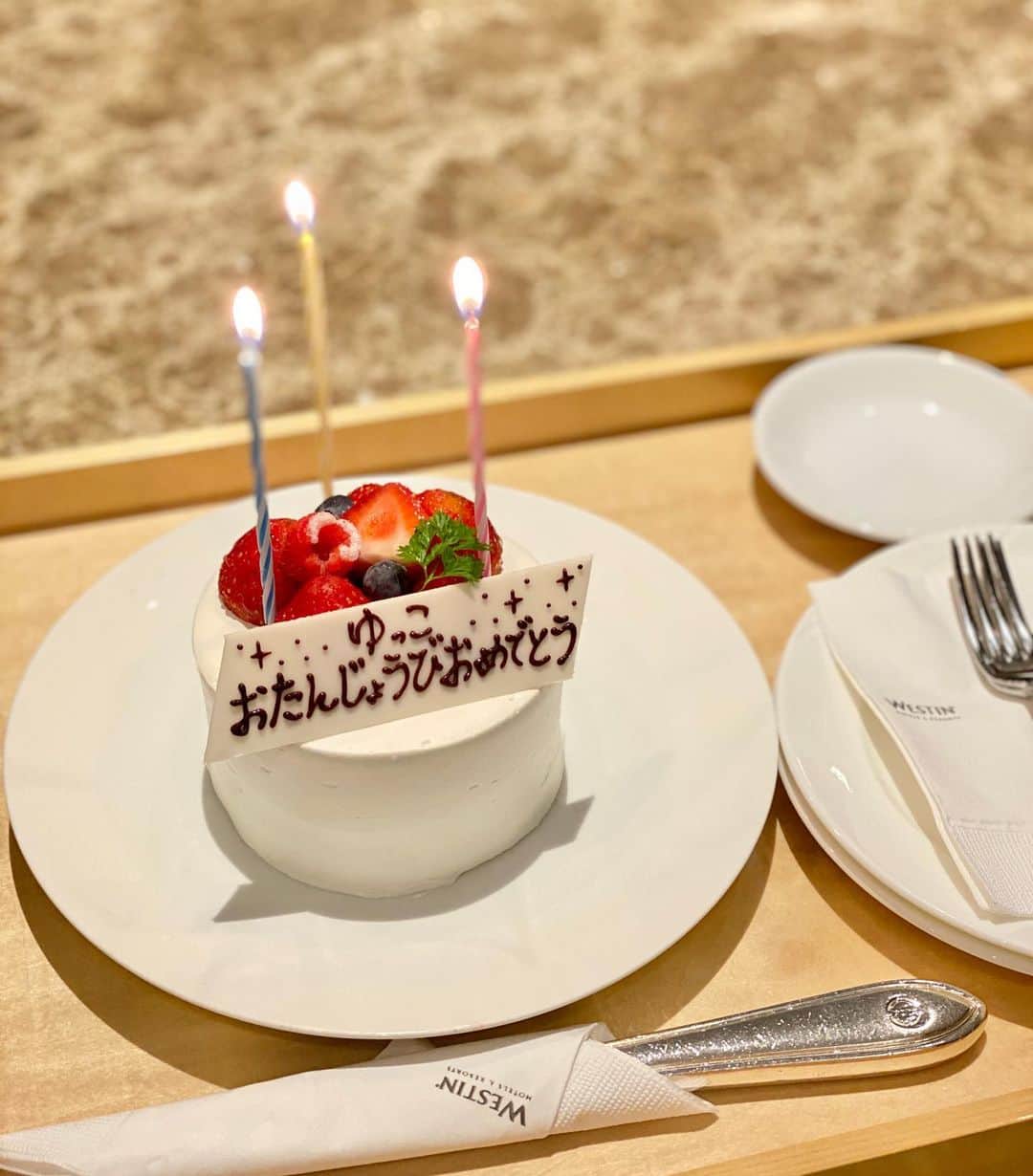 前川由希子さんのインスタグラム写真 - (前川由希子Instagram)「🎂🎂🎂  何度祝っても祝われてもいいね♡ テンション上がりすぎて、 落ち着きを完全に失ってます😂  #誕生日  #誕生日サプライズ  #バースデーケーキ  #birthday  #birthdaycake  #自分でせーの言うてる😂」10月30日 21時46分 - maekawa.yukiko
