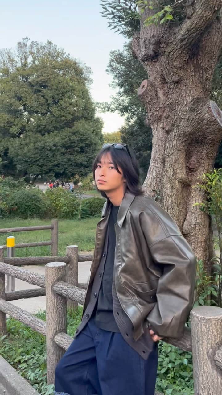 上野一稀のインスタグラム：「・ 自然. ・ ・ ・ ・ ・ ・ ・ ・ ・ ・ ・ ・ ・ ・ #メンズファッションコーディネート #メンズファッションコーデ #メンズモデル #ユニセックスコーデ #ユニセックスファッション #レイヤードコーデ #冬服コーディネート #秋服コーディネート」