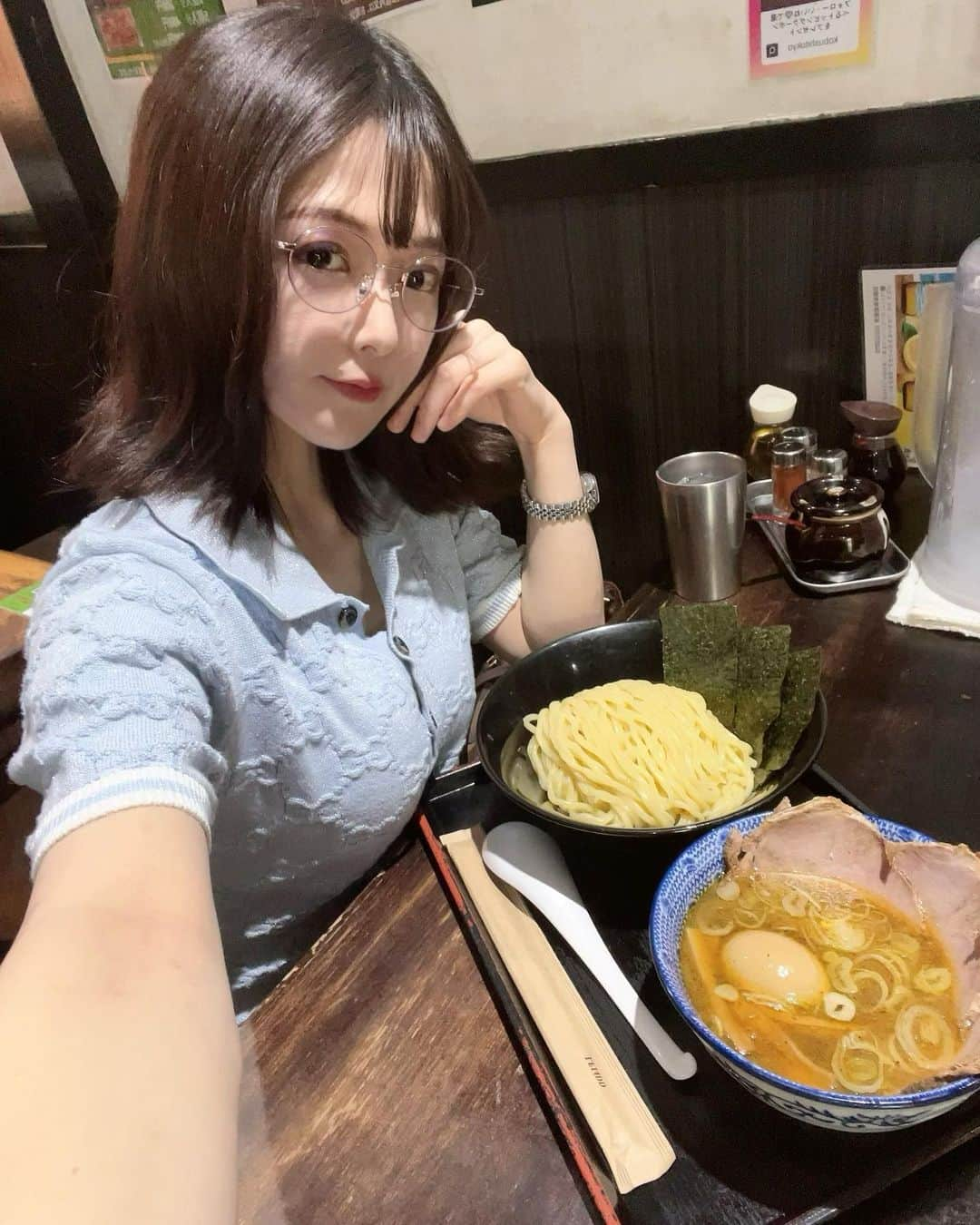 AYUNAのインスタグラム：「はぁぁ  ここのつけ麺本当に美味しくて感動しましたぁ🥺💕  私がいただいたのは特製つけ麺✨✨  鶏ガラや様々な魚介出汁のWスープ、 つるつるの喉越しともちもちの食感の中太麺が たまらなく美味でした🥰💞🍀  チャーシューと味付け卵、メンマもめっちゃ良かったぁ！  何もかも完璧すぎる🫶🥹  PR @kobushitokyo #新宿三丁目グルメ #新宿三丁目ラーメン #東新宿グルメ #新宿ラーメン #新宿らーめん #新宿ランチ #新宿三丁目ランチ #新宿つけ麵」