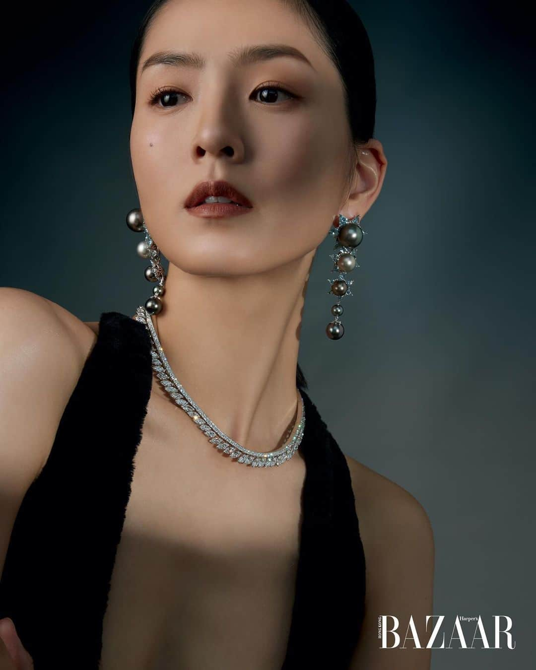 本野沙弥さんのインスタグラム写真 - (本野沙弥Instagram)「@harpersbazaarhk  November 2023 MIDNIGHT GLOW💎  #harpersbazaar  #harpersbazaarhk  #香港 #hongkong  #jewelry  #piaget #mikimoto #chopard  #debeersarpeggia #graff  #boucheron #cartier  #chanel #tiffany」10月30日 22時01分 - sayahonno