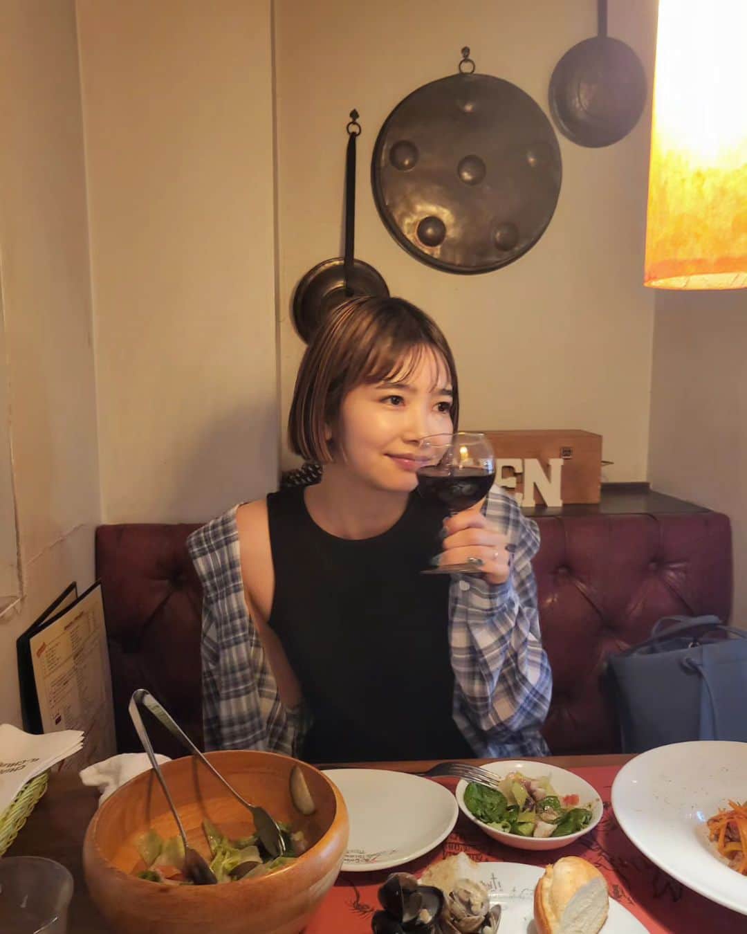 早川真生のインスタグラム：「#dayoff  昔は1本くらい秒で空けてたのに久しぶりに飲んだら酔っ払った~🥴🍷  #dinner #ディナー #イタリアン #instafood #food #wine #パスタ #tokyo #yummy #よるごはん #ワイン」
