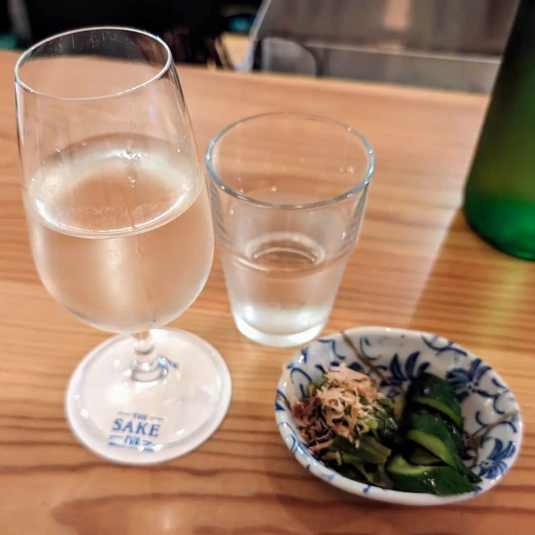 柳家三之助のインスタグラム：「いろいろはしごしてたどり着いたのは松本の酒パブ。久しぶりの本金も嬉しい。#松本」