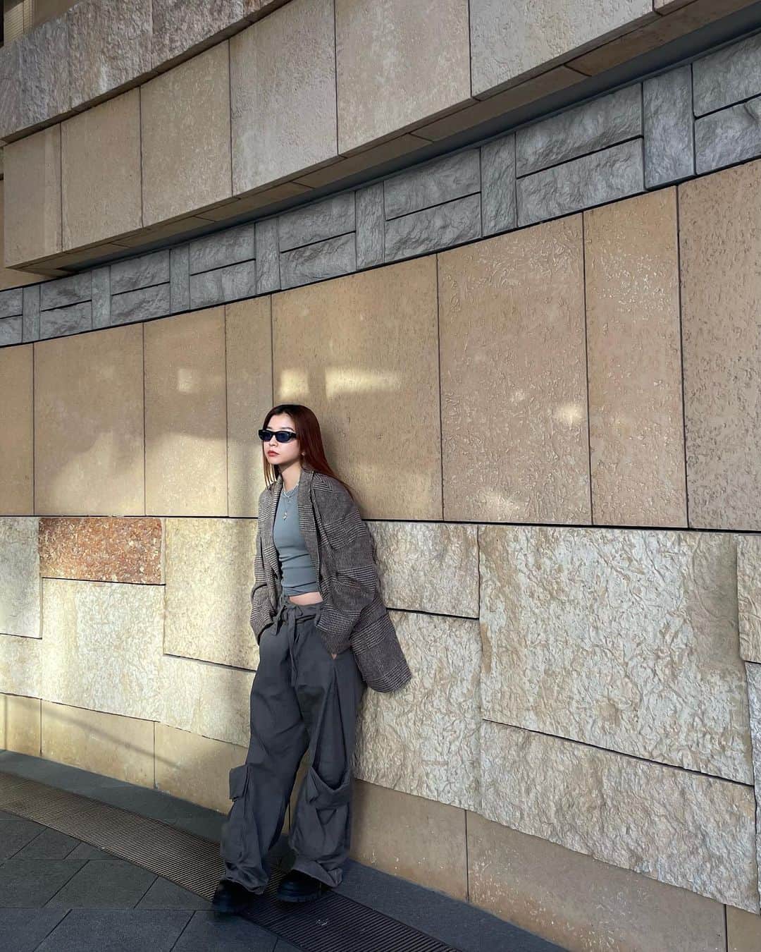 小山はるきのインスタグラム：「NEW DROP 11/2 20:00~ "TAILORED JACKET COAT(unisex)" GRAY/BROWN  アウター使いもできるジャケットコート、オーバーサイズで顔周りもすっきり冬明けまで長い期間で着用できます🔆チェックの柄が絶妙でかわいい~」