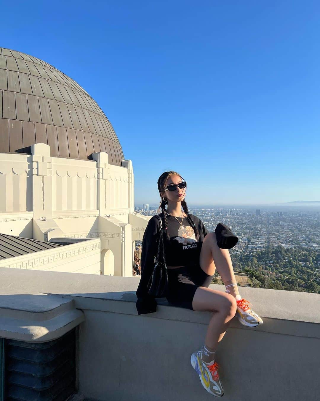 葉月蓮さんのインスタグラム写真 - (葉月蓮Instagram)「🔭✩.*˚🌙*.｡☀️☆。.:＊・゜ 💃🕺🕺🕺 #griffithobservatory #lalaland #losangeles #fiorucci #グリフィス天文台 #海外旅行 #ララランド」10月30日 22時08分 - hazuki_ren_