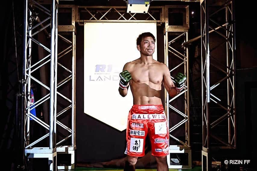 所英男さんのインスタグラム写真 - (所英男Instagram)「RIZIN LANDMARK6でもたくさんの皆さんに応援していただきました。負けても負けてもまた応援すると温かい言葉をかけてくださる皆さん。本当に感謝しています。勝って渡したかったファイトパンツ。  1枚目エーシークリエイト金川社長と！言葉に感激しました  2枚目ZST事務所があった頃に連れて行ってもらっていた、レミギウスも好きなお寿司屋さんがたまたま帰り道に！  3枚目ALLWIN藤木社長と焼肉を！なうでした  #株式会社ALLWIN 様 #株式会社エーシークリエイト 様 #川崎フロンターレ 様 #水の遠山鐵工所 様 #松村電設 様 #うなぎ高瀬 様 #株式会社関総業 様  #株式会社キャロル 様 #株式会社上原工業 様 #株式会社JsHOLDINGS 様 #株式会社Yshousing 様 #株式会社パブリックビジネスジャパン 様 #株式会社道建 様 #KATSURA 様 #有限会社関東リフォーム 様 #株式会社YOSHIMURA 様 #有限会社木戸畳店 様 #秀久家族ちゃんねる 様 #SYSトラストコンサル合同会社 様 #株式会社Factory 様 #株式会社Bravo 様 #77会」10月30日 22時09分 - tokorohideo