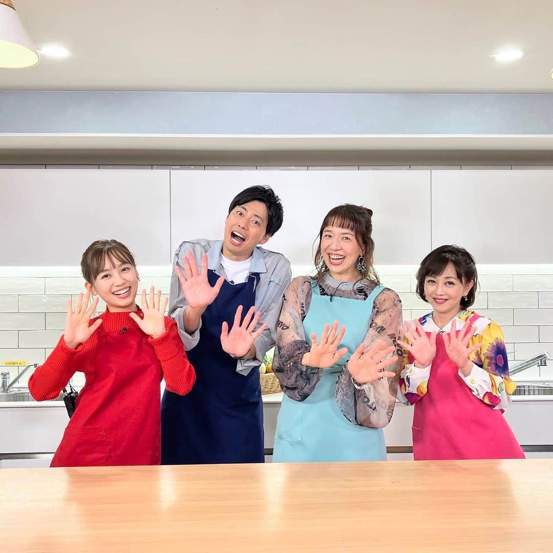 日本テレビ「ヒルナンデス！」さんのインスタグラム写真 - (日本テレビ「ヒルナンデス！」Instagram)「. 今日のゲストは#藤本美貴 さんでした💓  アミカの出口調査、今回も、にぎわう飲食店からシニアの皆さんの集まりまで！見ていてとっても楽しかったです🥳お家で撮影してくれた皆さんも、ありがとうございました！  そして料理のコツテストは明日にせまったハロウィーンにちなんで、かぼちゃを使ったマカロニグラタン！🎃特にホワイトソースに粉チーズを入れるのが本当に美味しかったです！  🌼明日のヒルナンデスは〜？🌼  ①東京駅の駅弁専門店「祭」に密着 辻岡義堂アナウンサーが東京駅の駅弁専門店「祭」に密着  ②藤井恵流！マンネリ解消レシピ 早見優と、コンビニ食材だけで出来るマンネリ解消炊き込みご飯レシピ  ③主婦が発明した便利グッズ特集  #ヒルナンデス #浅香唯 #浜口京子 #西村真二 #浦野モモ (C)日本テレビ」10月30日 22時09分 - hirunandesu_ntv_official