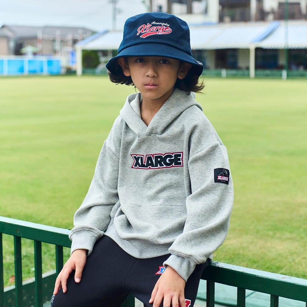 X-girl Stages Officialさんのインスタグラム写真 - (X-girl Stages OfficialInstagram)「XLARGE KIDS(エクストララージ キッズ) ⁡ 🦍おすすめGOODS🦍 ⁡ スクエアリュックデザインがスタイリッシュなバックパックです。フロントにはコントラストの効いたブランドロゴをプラス。ダブルファスナー仕様で開閉しやすく、フロントやサイドにポケットをつけた便利な設計です。 デイリーユースにぴったりな約20リットルの容量を備えています。 ⁡ ☑︎ バックパック 20リットル 商品番号 9433410￥10,890 (税込) ⁡ ☑︎ ミニバックパック11リットル 商品番号 943341￥9,130 (税込) ⁡ ☑︎ペナントロゴハット 商品番号 9433404￥5,830 (税込) ⁡ ••••••••••••••••••••••• ⁡ 💻📱公式オンラインSHOP NARUMIYA ONLINE 秋の新作アイテム続々入荷✨ ⁡ Instagramプロフィール↑↑↑URL🛍  または「ナルミヤオンライン」で検索して下さい🔍 @narumiyaonline_official  ⁡  •••••••••••••••••••••••• ⁡ #xgirlstages#Xgirl#エックスガールステージス#エックスガール#XLARGEKIDS#エクストララージキッズ#XLARGE#エクストララージ#ナルミヤインターナショナル#ナルミヤオンライン#summercollection#kidsfashion#baby#kids#キッズ#baby#ベビー#kidsfashion#キッズファッション#トレーナー#ストリートコーデ#OGゴリラ#🦍#kidswear#instatoddler#instakids#instababykids_japan#秋服」10月30日 22時12分 - xgirlstages