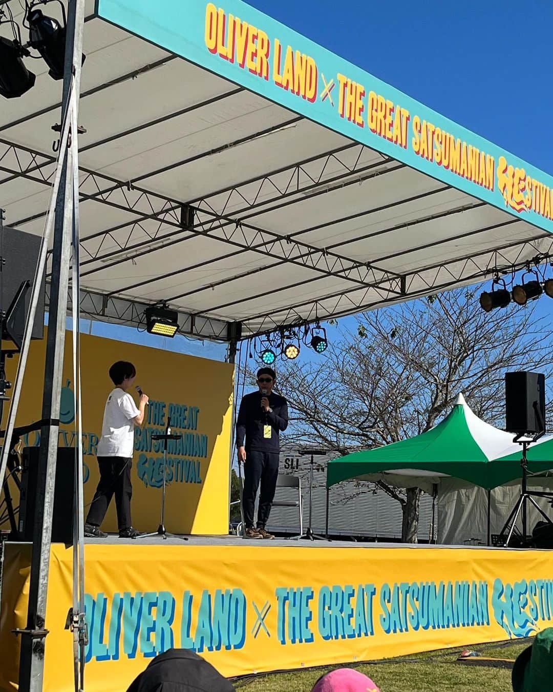川﨑宗則のインスタグラム：「オリバニアン2023 野球教室のトークイベント🎤野球教室⚾️に参加😁鹿児島県日置市の音楽フェス🎵沢山の有名アーティストが来てくれました😎😎野球教室⚾️では、鹿児島工業のクラスメイトと担任の田中先生も手伝ってくれて🙇🙇感謝👍同窓会でした😁😁子供達も室内練習場で野球を楽しんでました👌👌😻鹿児島最高🧏チェチェチェチェスト！」
