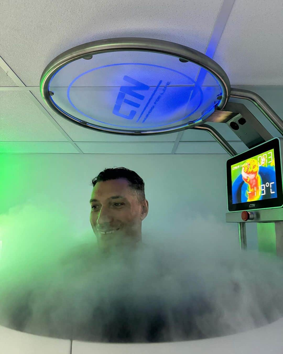 ジェイ・ボスロイドさんのインスタグラム写真 - (ジェイ・ボスロイドInstagram)「I had some TLC today, I tried out Whole Body Cryotherapy and Localised cryotherapy at @cryohealth_southgate North London  I have to say this was so good, made me feel really fresh rejuvenated and recovered… 👌🏽 #health#recovery」10月30日 22時27分 - jaybothroyd