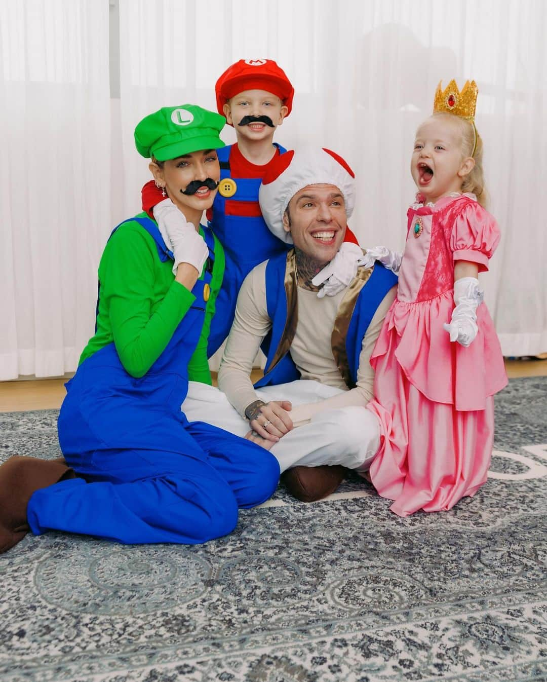 キアラ・フェラーニさんのインスタグラム写真 - (キアラ・フェラーニInstagram)「Super Mario family 🍄」10月30日 22時20分 - chiaraferragni