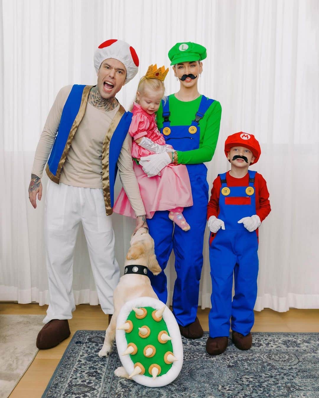 キアラ・フェラーニのインスタグラム：「Super Mario family 🍄」