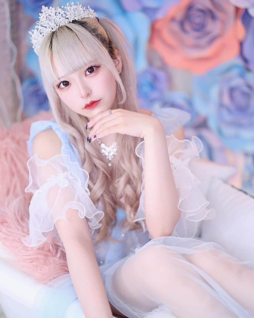 舘林佳史さんのインスタグラム写真 - (舘林佳史Instagram)「ハロウィン🎃はやっぱり大好評のマーメイド🧜‍♀️✨  モデルはこの子可愛すぎる〜😍 と大人気の🥹💓 二次元から現れたあてゃん✨ @xo_ox_a0   静岡OMCスタファンスタジオ @stafan_club   ༚┈❁┈༚༝༝༚┈❁┈༚༝༝༚┈❁┈༚༝༝༚┈❁┈ ༚༝   誰でも物語の主人公になれるをキャッチコピーに ドラマや映画の物語のワンシーンの様なDramaticStoryPhotと言う名前で活動作品作りをしています。  大好評のドラマティックフォトのご依頼はこのクオリティーで30000円〜(ほぼ諸経費)で受け賜わっています)^o^(   素敵な作品を一緒に作りたい！コラボレーションしたい 美容師・メイクアップアーティストさん ・服飾デザイナーさんクリエイターさんも随時募集中です✨  お姫様になりたい👸物語の主人公になってみませんか^ ^⁉︎  たった一枚の写真で人生が変わる‼️  ドラマティックフォト撮影に興味がある方撮影依頼 お待ちしてます☺️💓  モデル宣材撮影 コンポジ Book作り プロフィール撮影 ブライダルフォト記念撮影 衣装レンタル 成人式 着物ドレスロケーションフォト スチール サロンモデル撮影 写真集等撮影のご依頼何でもお気軽にお問い合わせDM下さい✨  ༚┈❁┈༚༝༝༚┈❁┈༚༝༝༚┈❁┈༚༝༝༚┈❁┈ #ハロウィン #ハロウィン🎃 #happyhalloween #ドラマティックフォト #マーメイド #人魚 #人魚姫 #アリエル #コスプレ #コスプレ撮影 #コンカフェ #かわいい #かわいい女の子 #アニメ顔 #ポートレート #作品作り #モデル #モデル募集 #スタジオ #自社スタジオ #スタジオ撮影 #撮影依頼受付中」10月30日 22時24分 - tatephotox
