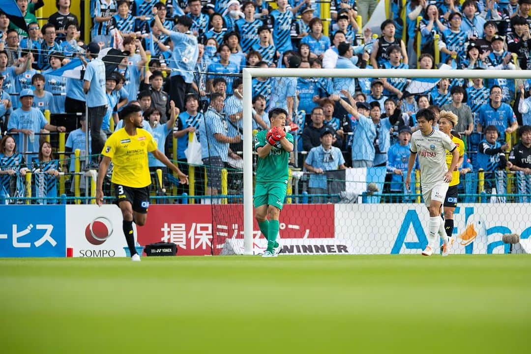 チョン・ソンリョンさんのインスタグラム写真 - (チョン・ソンリョンInstagram)「Vs Kashiwa Reysol みんなお疲れ様でした⚫️🔵🙏 #ワンチーム #seeyouagain @kawasaki_frontale」10月30日 22時26分 - jung.sung.ryong