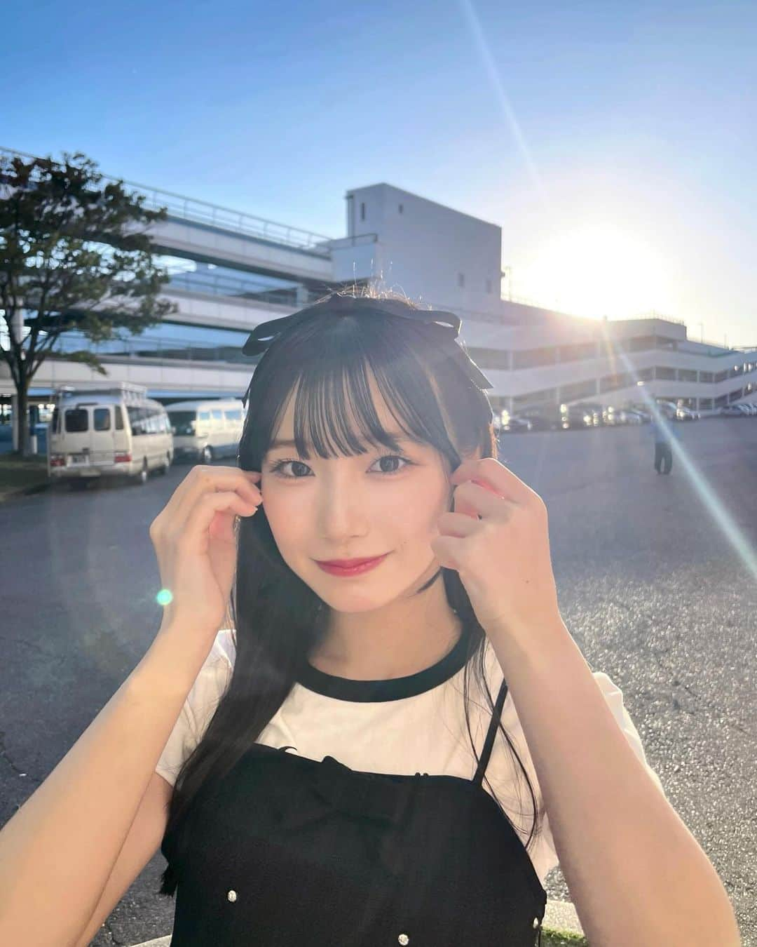 倉島杏実のインスタグラム：「⛅  ·  #bubbles #SKE48 #アイドル #idol #偶像 #カチューシャ #黒髪ロング #モノクロコーデ #キャミワンピ #アイドルメイク #05 #05년생 #ljk #18歳」