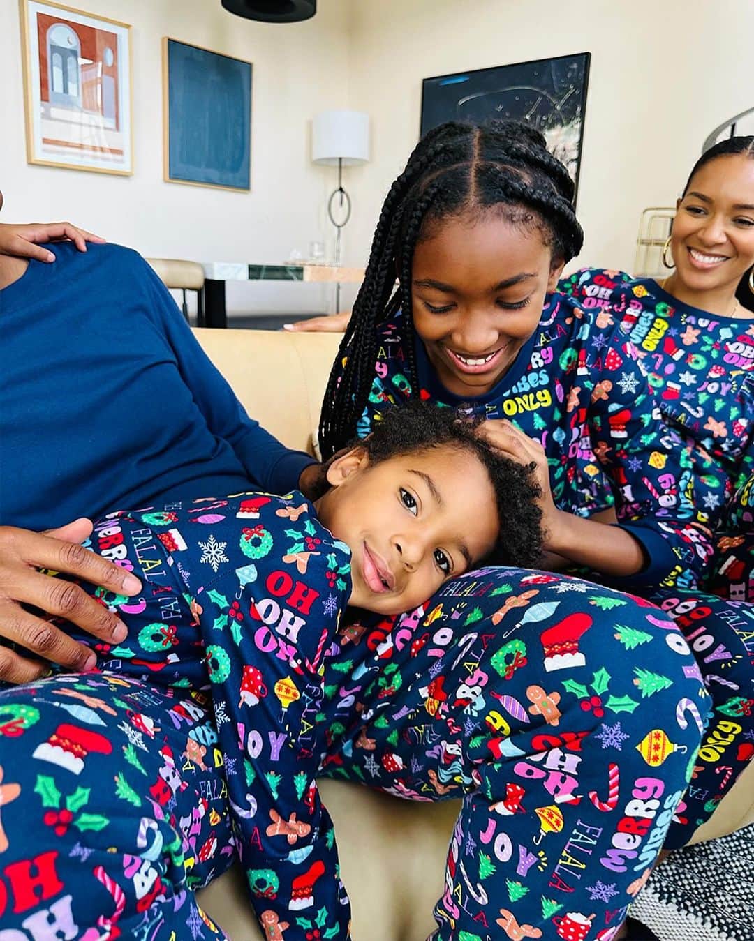 Macy'sさんのインスタグラム写真 - (Macy'sInstagram)「Cuteness incoming. Make your next #holiday #family photo one to remember with matching pajamas for all. One word: adorable.」10月30日 22時37分 - macys