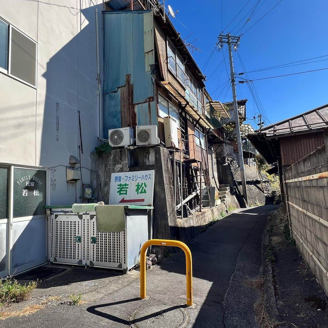 能町みね子さんのインスタグラム写真 - (能町みね子Instagram)「飯田はすべての道が坂です ゆるやかな坂か、急な坂です 平らは存在しません 最高の街です」10月30日 22時29分 - nmcmnc