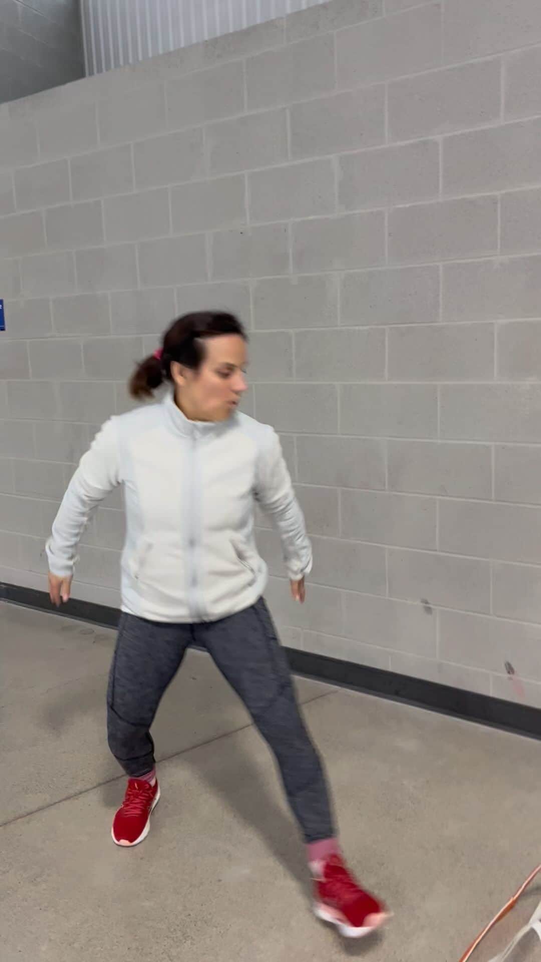 メーガン・デュアメルのインスタグラム：「When I try to demonstrate a jump set off the ice 🤣🙈  When I skated, off ice jumping wasn’t much of a “thing”. I remember as a teenager my coaches telling me NOT to practice jumps off the ice for fear of me getting injured. I’ve jumped off the ice more in the last years as I work with the skaters then I ever had in my career.   Now we do know more about the importance of off ice training, jumps included. But we can’t only practice jumps off the ice. We need strength, stability and injury prevention mobility work.  This is an example of one of my off ice axel exercise sets. I use this with star 1 skaters all the way to novice/junior competitive skaters. The littles only use the black box though and don’t try a double axel 😉 Using your Demi pointe position on the spinner to replicate the use of the toe on the ice on our axel pivot. I absolutely thought I was trying a double axel on that second axel and totally chickened out 🤷‍♀️  #officetraining #figureskating #figureskatingcoach #axel #workhard #worksmart #skateoakville」
