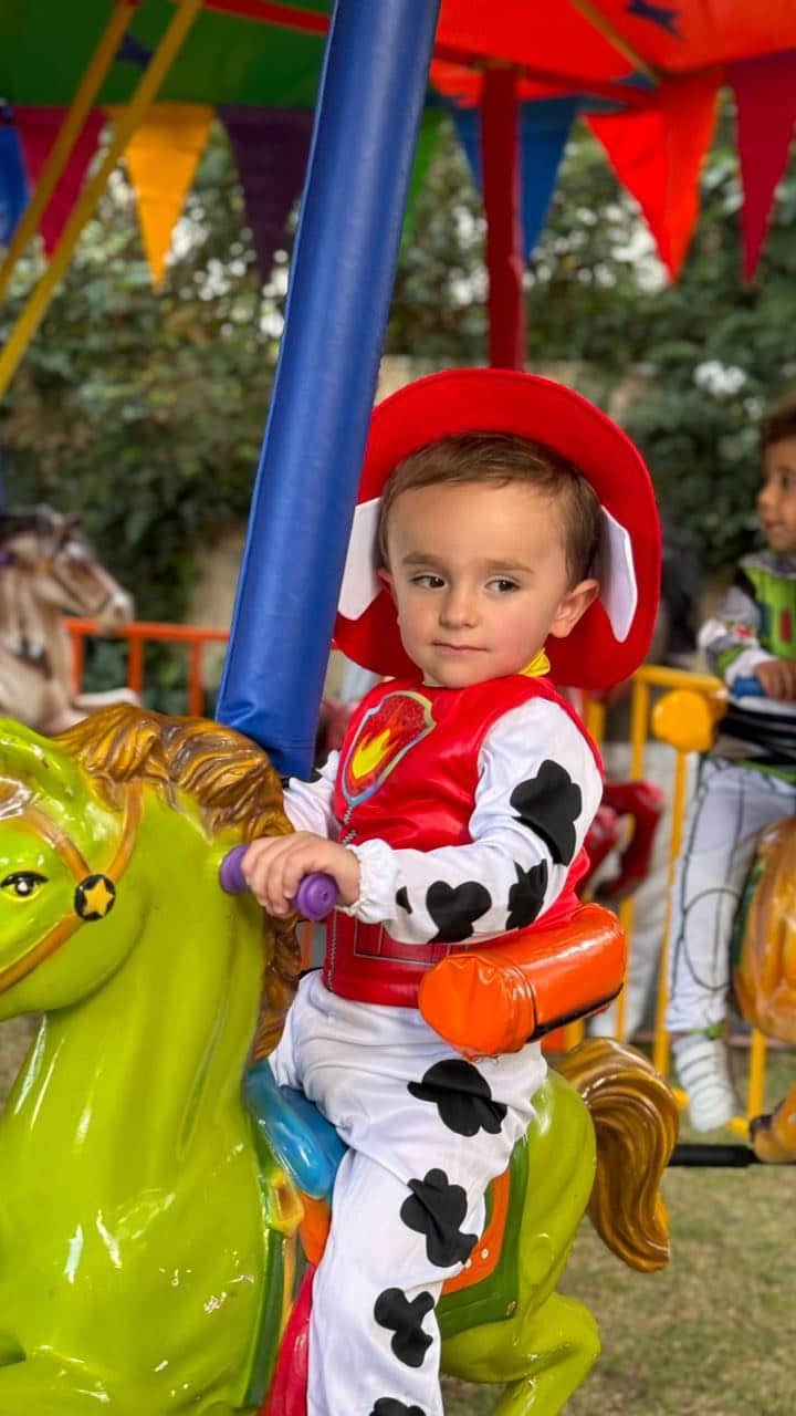 のインスタグラム：「• Yo Cholo!  Yo Cholo!  Jajajajaja Te Amo Gordo 🫠👩‍👦‍👦❤️🙌🏼🚀」